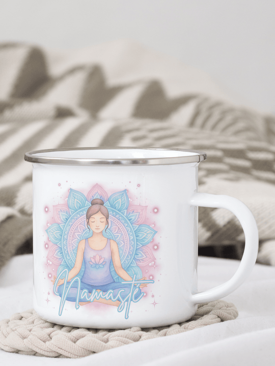 Namaste Emaillebecher Rand silber. Achtsame Geschenke für Frauen bei Alles auf Anfang in Bedburg, NRW
