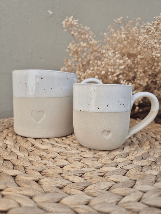Größenvergleich der Eulenschnitt-Tassen. Große Tasse mit 450ml zu Cappuccinotasse mit 150ml Fassungsvermögen
