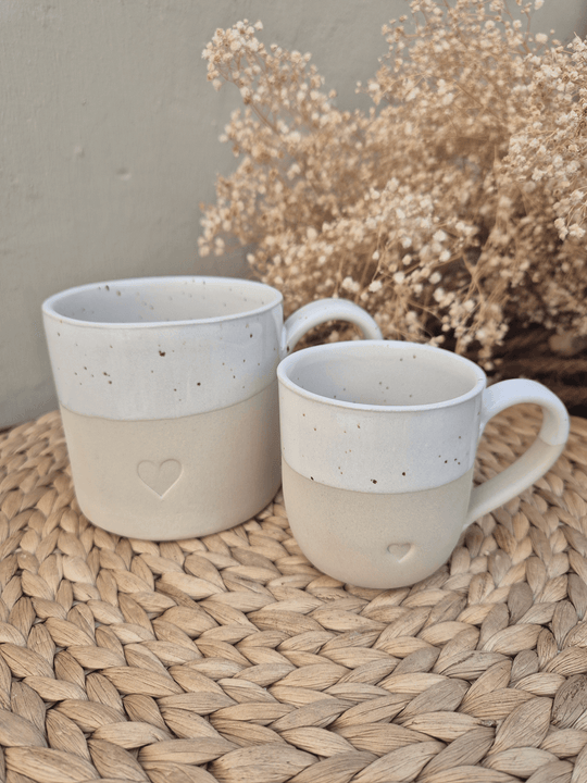 Größenvergleich der Eulenschnitt-Tassen. Große Tasse mit 450ml zu Cappuccinotasse mit 150ml Fassungsvermögen