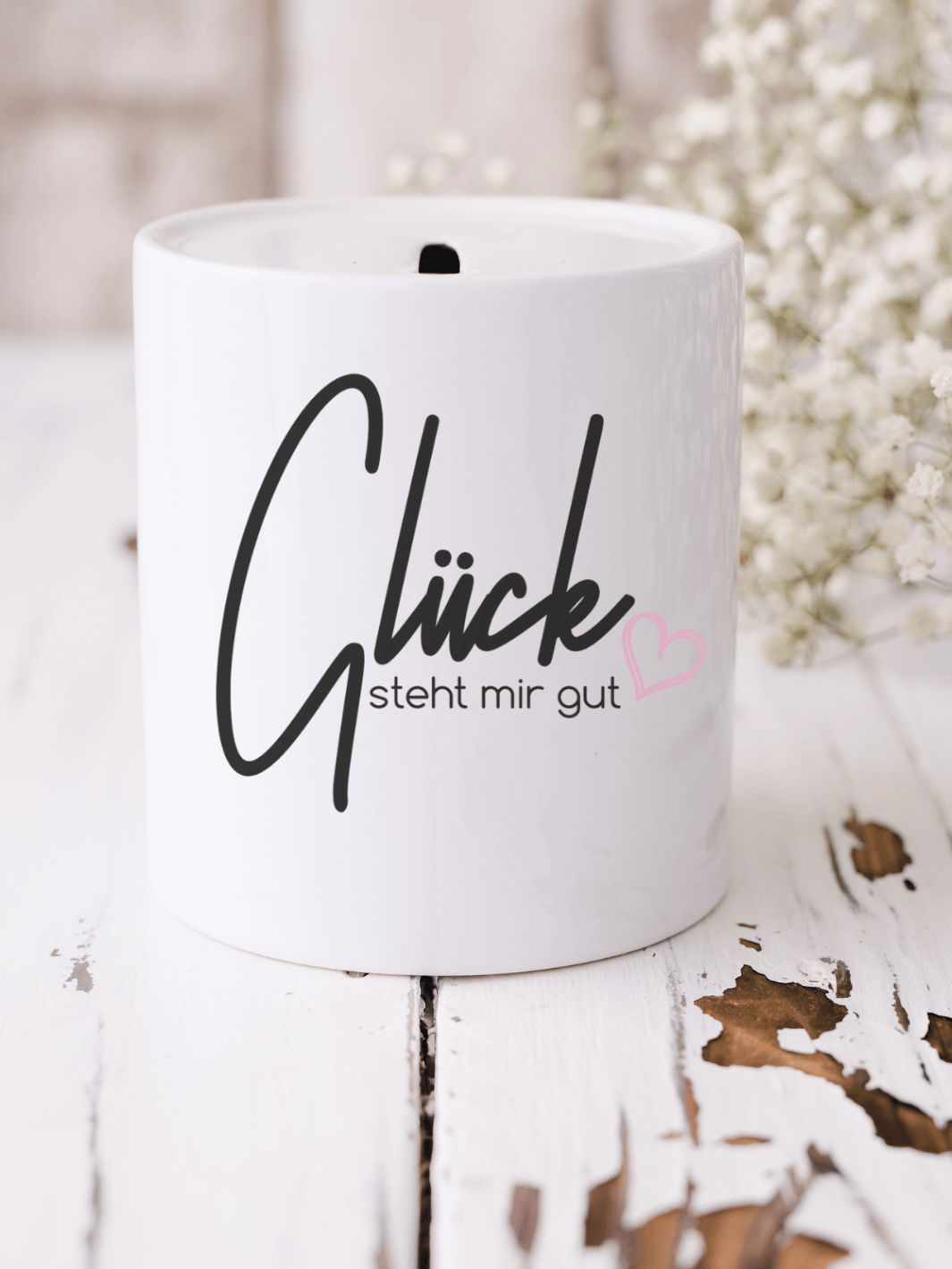 Entdecke liebevoll gestaltete Keramikspardosen mit Tiermotiven und inspirierenden Designs. Ideal als Geschenkidee oder persönlicher Begleiter zum Sparen – hochwertig, nachhaltig und mit Herz gefertigt.