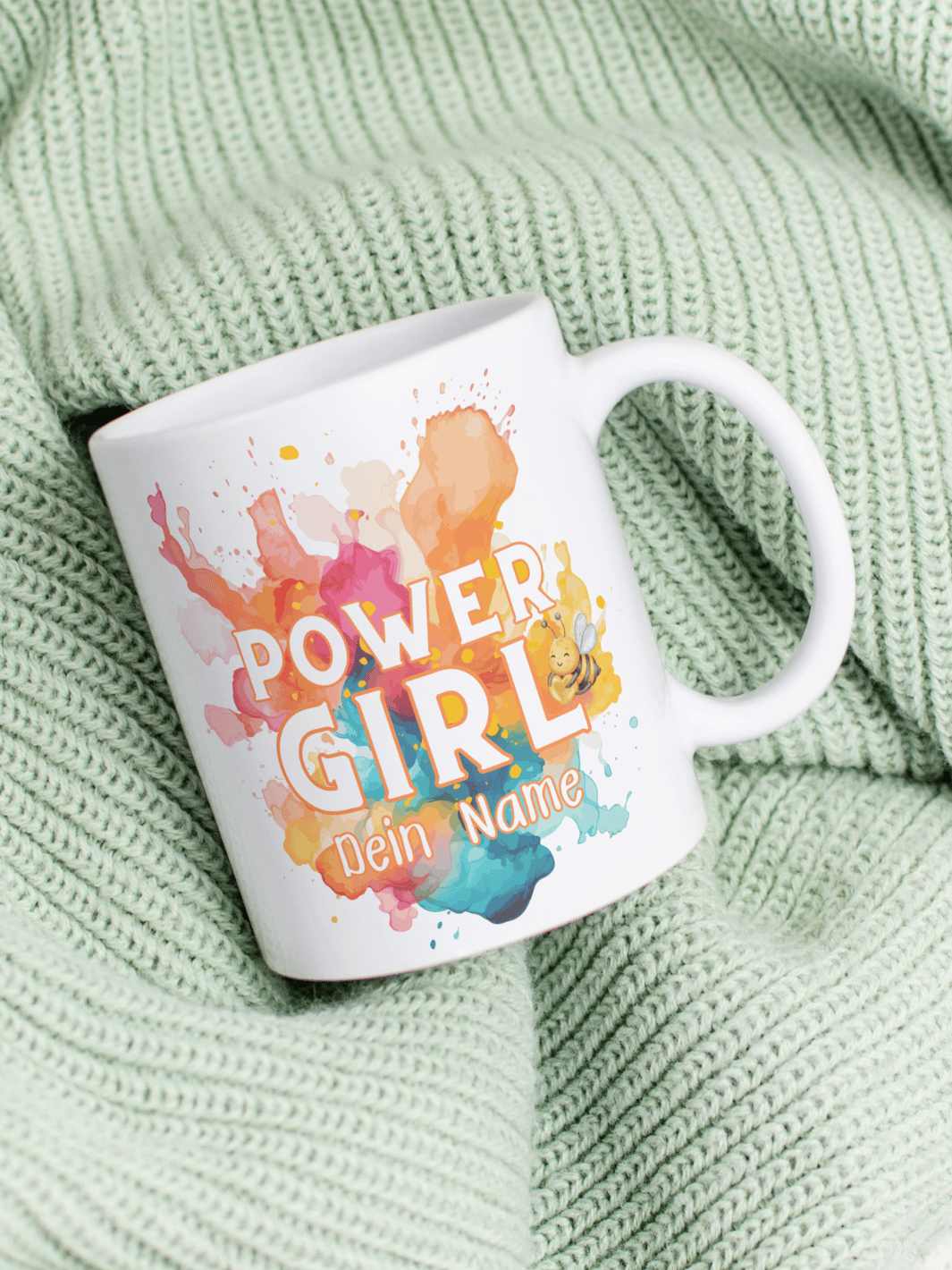 Personalisierbare Keramiktasse mit Power Girl-Motiv, handgefertigt in Deutschland, individuelles Geschenk für Freundin, nachhaltige Tasse für Kaffee oder Tee, liebevoll gestaltetes Motiv, personalisierbar mit Name