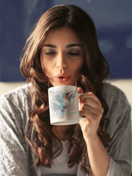 Personalisierte Tasse mit Kolibri Motiv – Geschenk für Frauen, Symbol für Leichtigkeit, Hoffnung und innere Stärke.