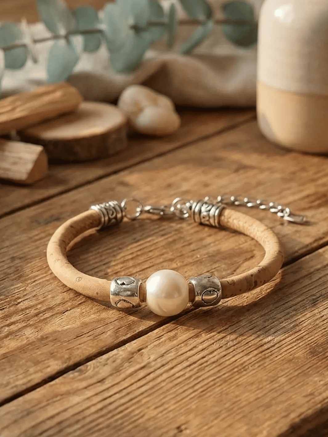 PERLE Kork Armband mit Zamak-Legierung und Kunstperle naturfarben - achtsame Geschenke für Frauen bei Alles auf Anfang in Bedburg, NRW