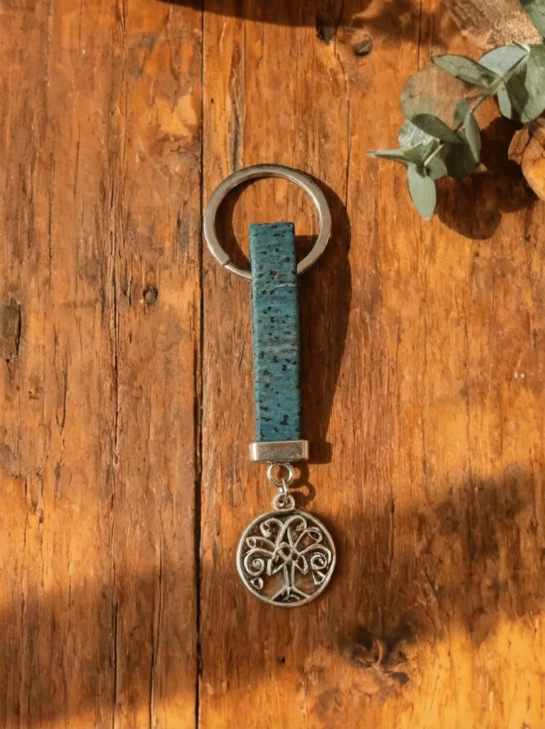 blaugrüner Kork Schlüsselanhänger - achtsame Geschenke für Frauen bei Alles auf Anfang in Bedburg, NRW