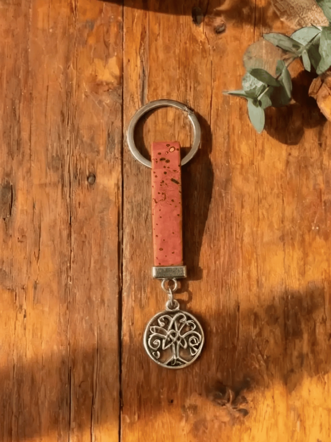 roter Kork Schlüsselanhänger - achtsame Geschenke für Frauen bei Alles auf Anfang in Bedburg, NRW