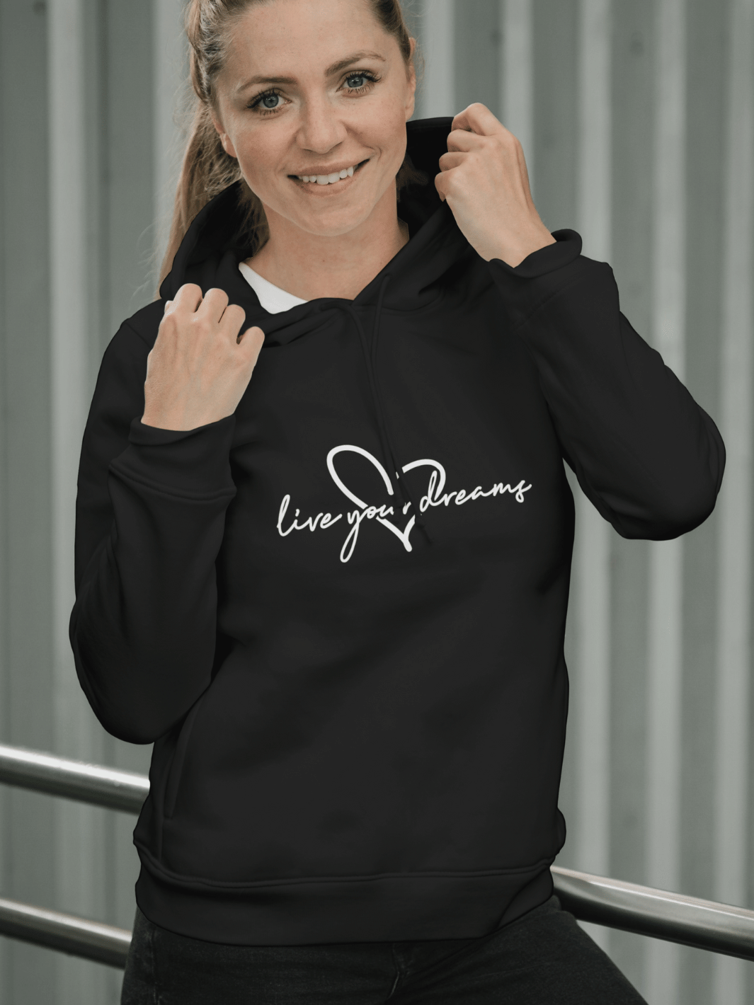 LIVE YOUR DREAMS Hoodie slimfit schwarz |  Model