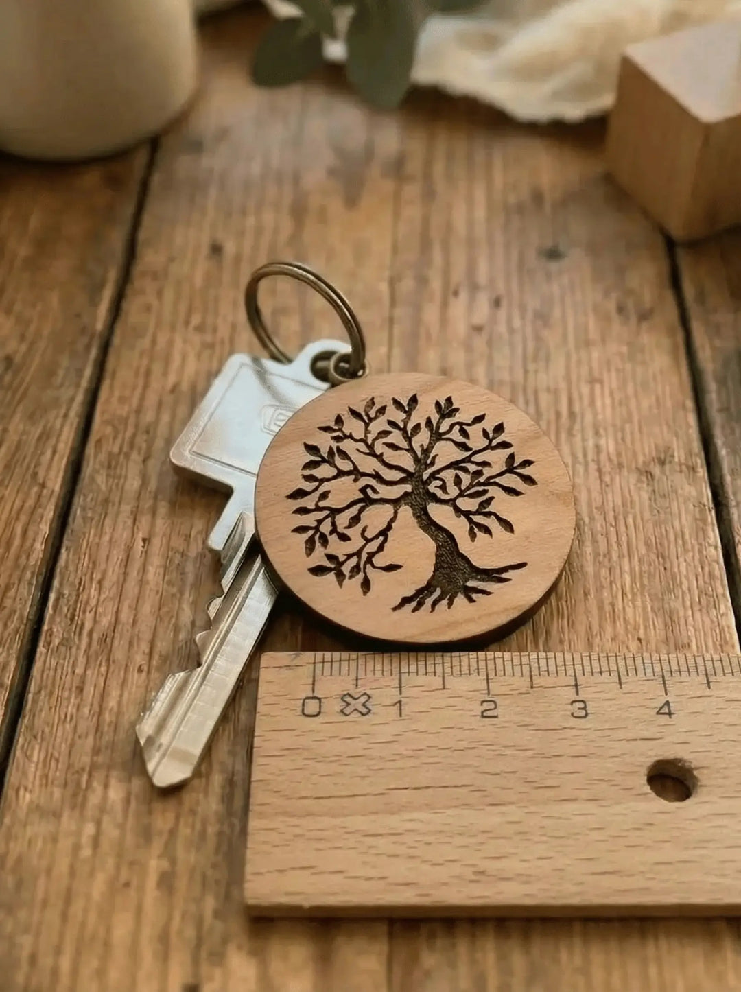 40mm Durchmesser vom Massivholz Schlüsselanhänger, Motiv Lebensbaum - achtsame Geschenke für Frauen bei Alles auf Anfang in Bedburg, NRW