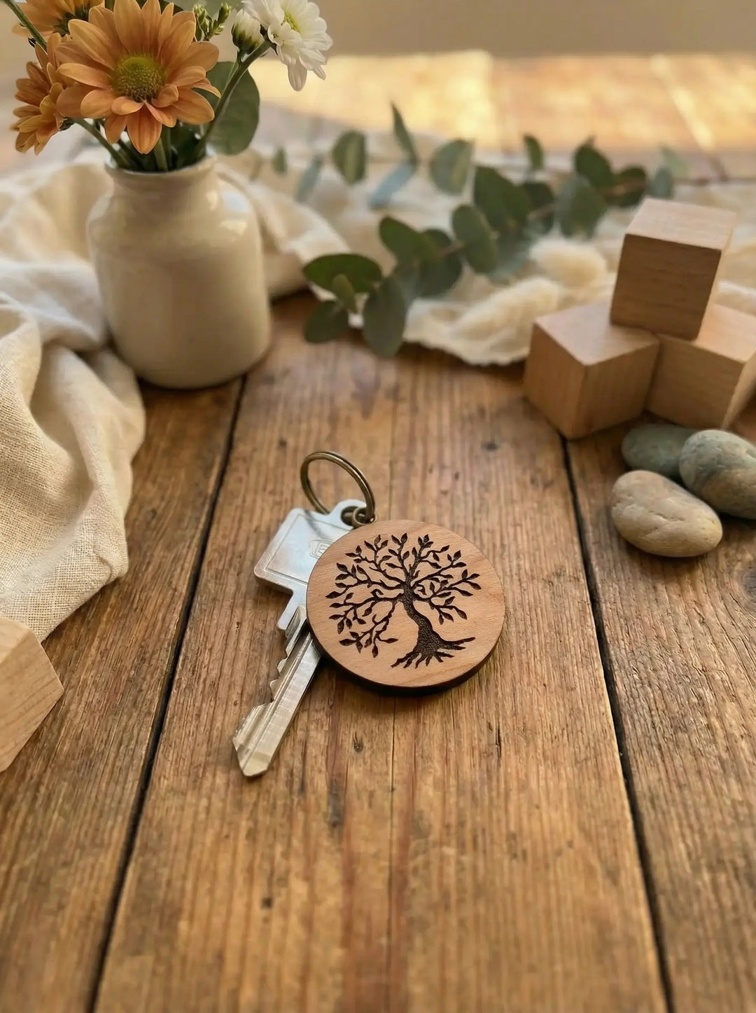 Massivholz Schlüsselanhänger Kirsche, Motiv Lebensbaum - achtsame Geschenke für Frauen bei Alles auf Anfang in Bedburg, NRW