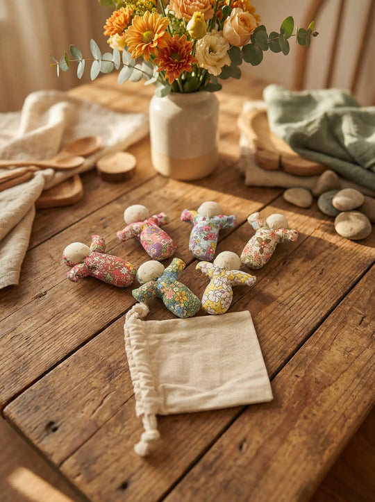 Handgemachtes Sorgenpüppchen aus Baumwolle als symbolischer Mutmacher für innere Ruhe. Achtsame Geschenke für Frauen bei Alles auf Anfang in Bedburg, NRW