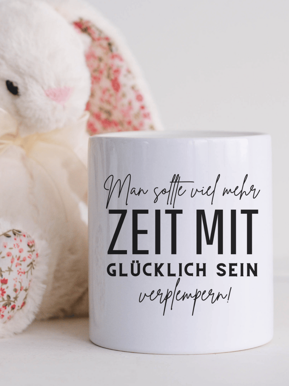 Minimalistische Spardose mit Schriftzug „Zeit zum Glücklichsein“. Für alle, die kleine Freuden feiern möchten. Nachhaltig produziert & liebevoll gestaltet. Alles auf Anfang 💚 Geschenke für Herz & Seele