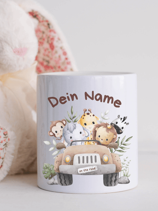 Kinder-Spardose mit Tiermotiv „On the Road“ – liebevoll gestaltet & personalisierbar. Perfekt zur Geburt, Taufe oder Geburtstag. Alles auf Anfang 💚 Geschenke für Herz & Seele
