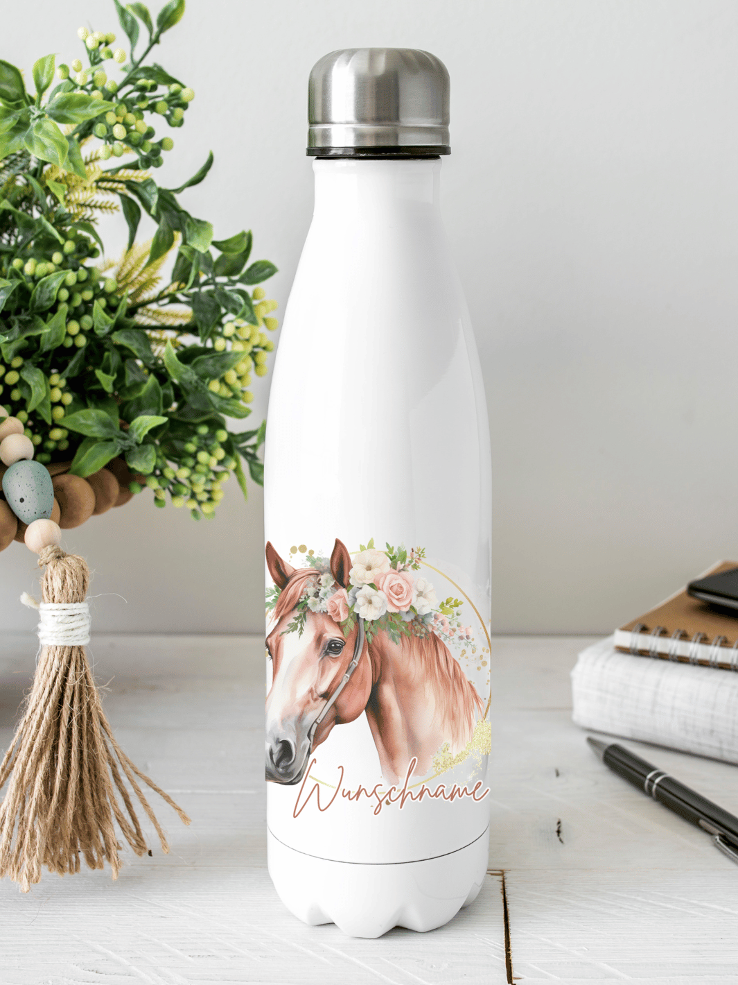 Personalisierbare Edelstahl-Trinkflasche mit doppelwandiger Thermo-Isolierung, 350ml oder 500ml, auslaufsicher und BPA-frei, mit liebevollem Aquarell-Motiv Pferd – nachhaltiges Geschenk für unterwegs, Schule, Büro oder Sport.