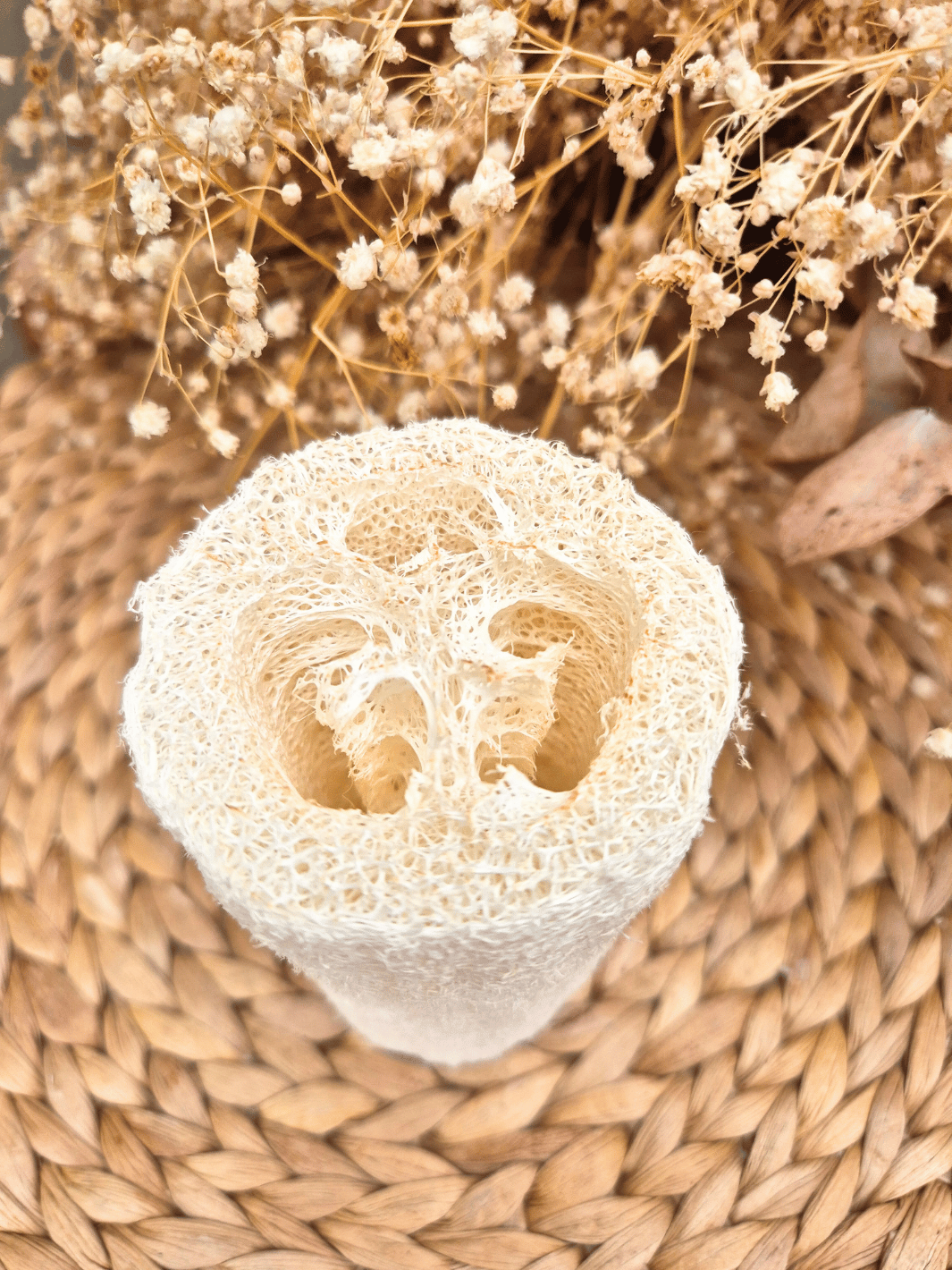 Kleine Auszeit Wellness-Geschenkset – plastikfreie Naturkosmetik-Accessoires wie Sisal-Blume, Peeling-Handschuh, Massagebürste und Seife in Zinkwanne