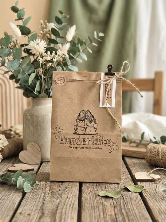Nachhaltige Wundertüten für Frauen – liebevoll gepackt mit kleinen Geschenken. Achtsames Geschenk für Frauen. Alles auf Anfang - Geschenkeshop aus Bedburg NRW
