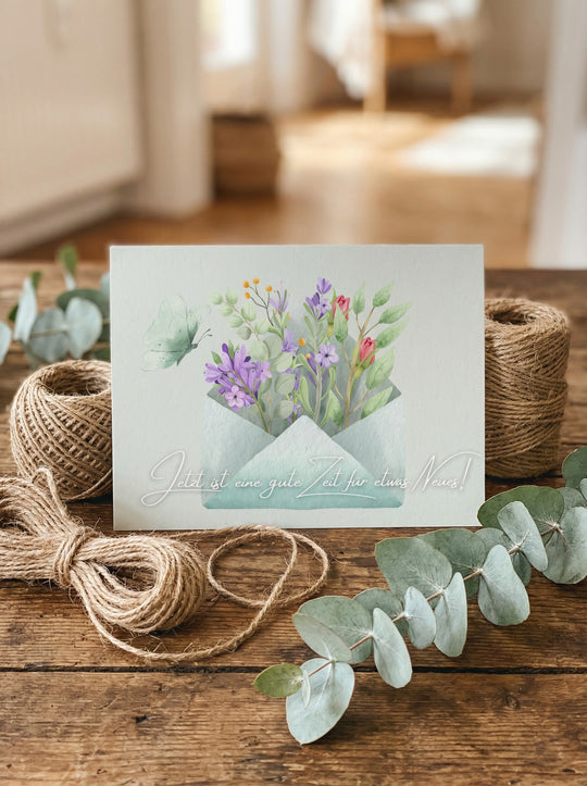 Jetzt ist eine gute Zeit für etwas Neues - Postkarte aus recycelten Papier. Wunderschönes, achtsames Geschenk für Frauen von Alles auf Anfang - dem Geschenkeshop aus Bedburg NRW