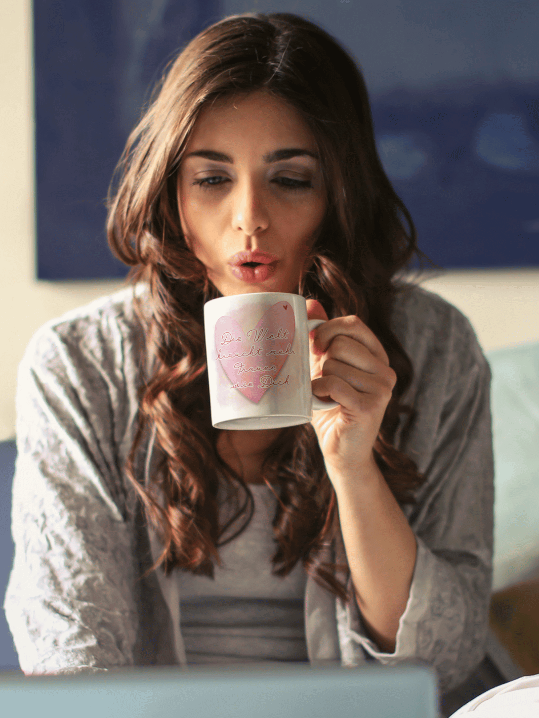 DIE WELT BRAUCHT MEHR FRAUEN WIE DICH Tasse - Alles auf Anfang - personalisierte Geschenke für Frauen