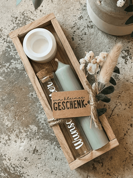 Geld - Geschenkset: 1 Kerze mit Wunscherfüller | salbeigrün - Alles auf Anfang - personalisierte Geschenke für Frauen