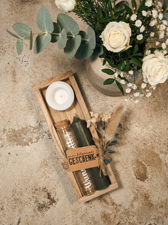 Geld - Geschenkset: 1 Kerze mit Wunscherfüller | waldgrün - Alles auf Anfang - personalisierte Geschenke für Frauen