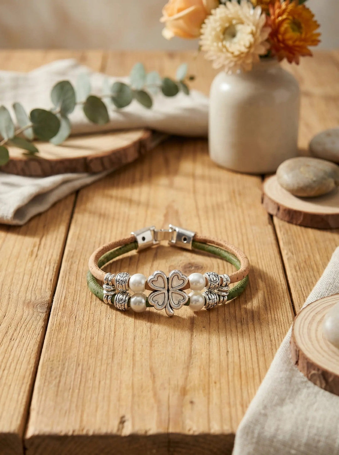 grünes Kleeblatt Korkarmband - achtsame Geschenke für Frauen bei Alles auf Anfang in Bedburg, NRW