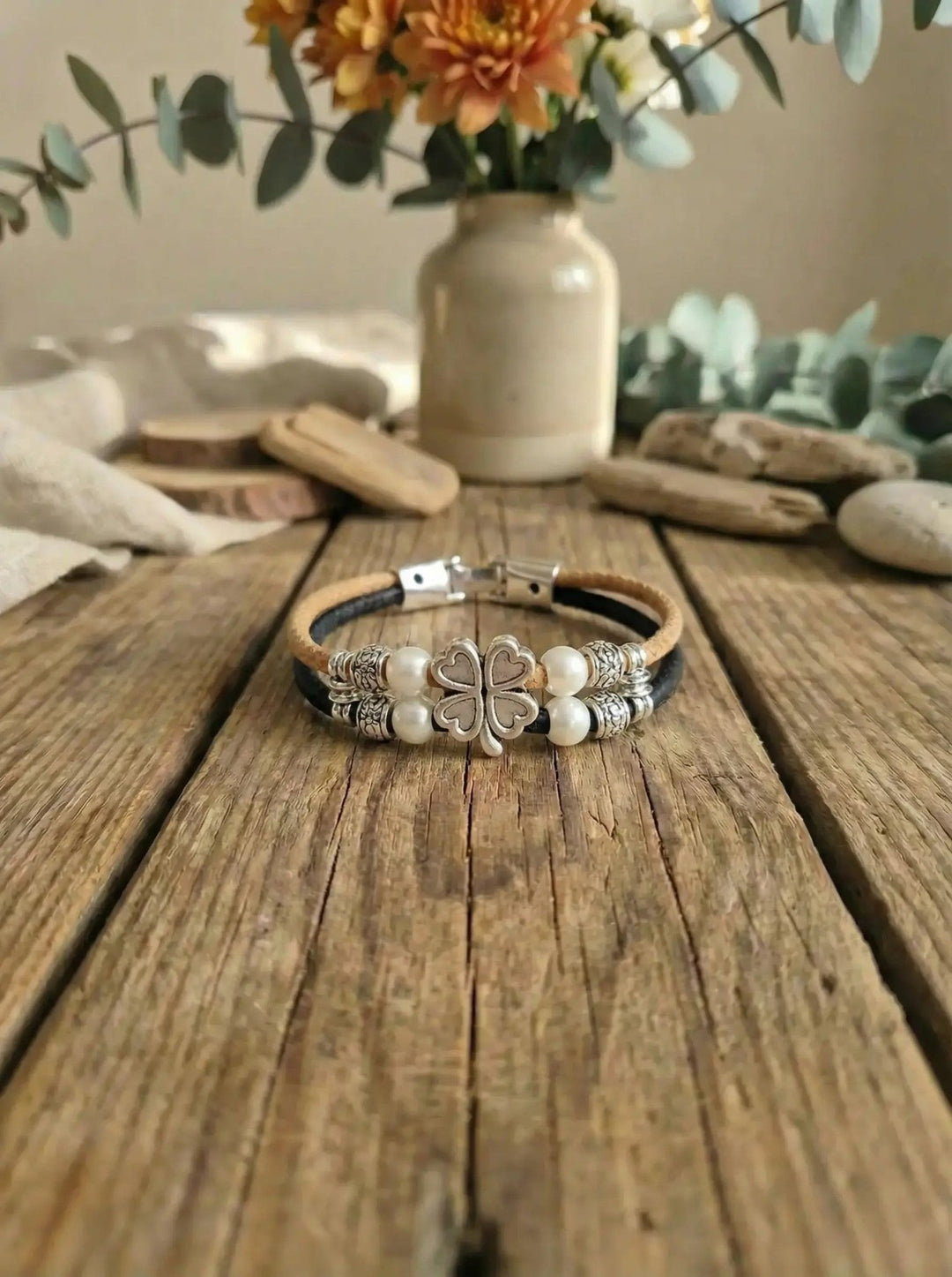 blaues Kleeblatt Korkarmband - achtsame Geschenke für Frauen bei Alles auf Anfang in Bedburg, NRW