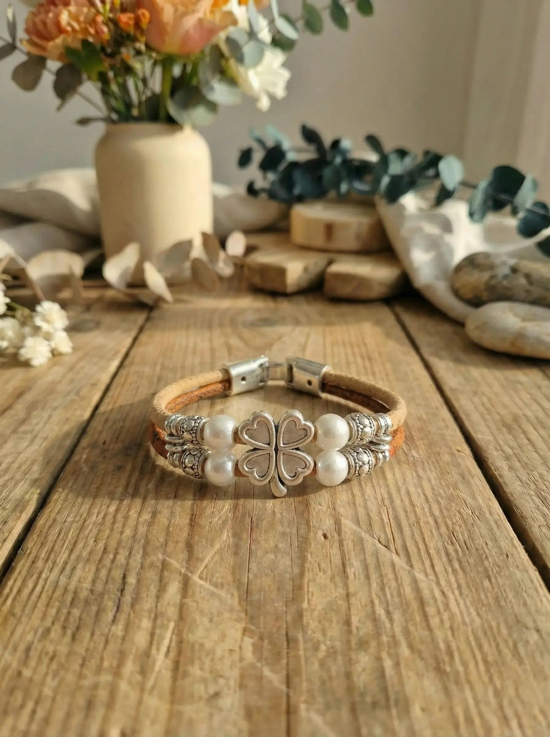 oranges Kleeblatt Korkarmband - achtsame Geschenke für Frauen bei Alles auf Anfang in Bedburg, NRW