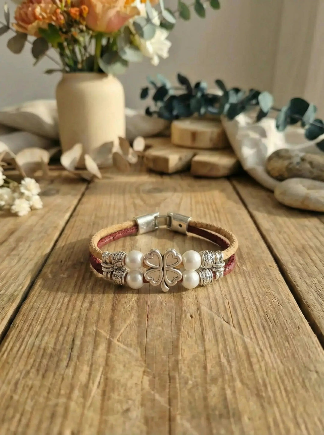 rotes Kleeblatt Korkarmband - achtsame Geschenke für Frauen bei Alles auf Anfang in Bedburg, NRW