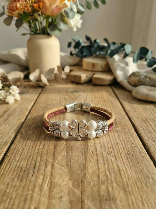 rotes Kleeblatt Korkarmband - achtsame Geschenke für Frauen bei Alles auf Anfang in Bedburg, NRW