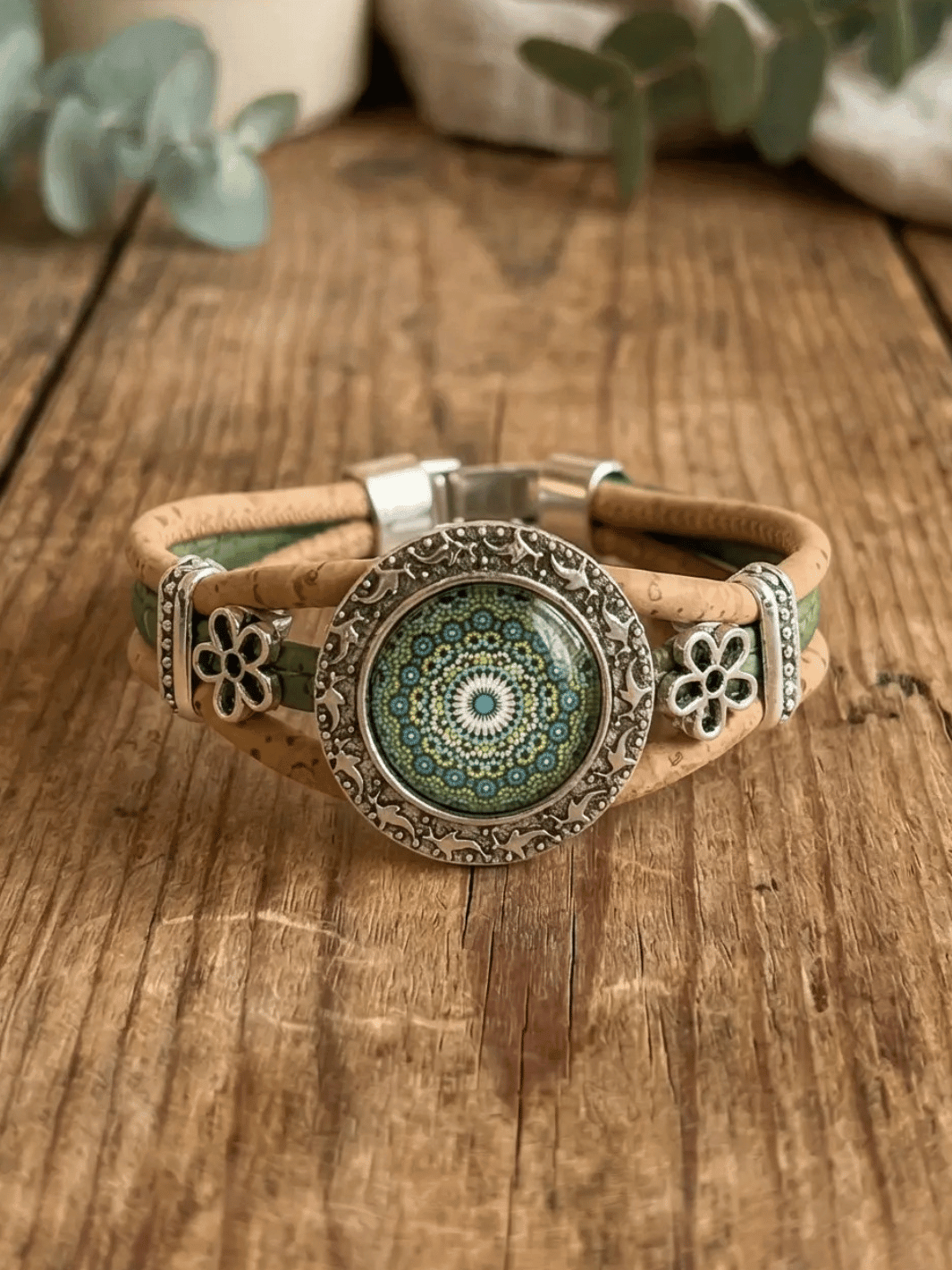 Korkarmband Mandala aus portugiesischem Kork mit Glasapplikation. Achtsame Geschenke für Frauen bei Alles auf Anfang in Bedburg, NRW