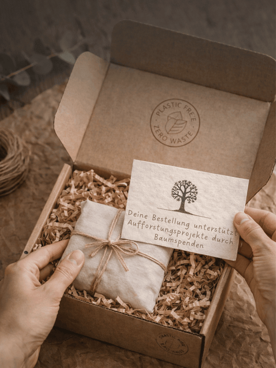 Unsere Nachhaltigkeitswerte wie beispielhaft: plastikfreier Versand, Ökoström, CO2-Kompensation, Baumspenden. Alles auf Anfang - achtsame Geschenke für Frauen in Bedburg, NRW