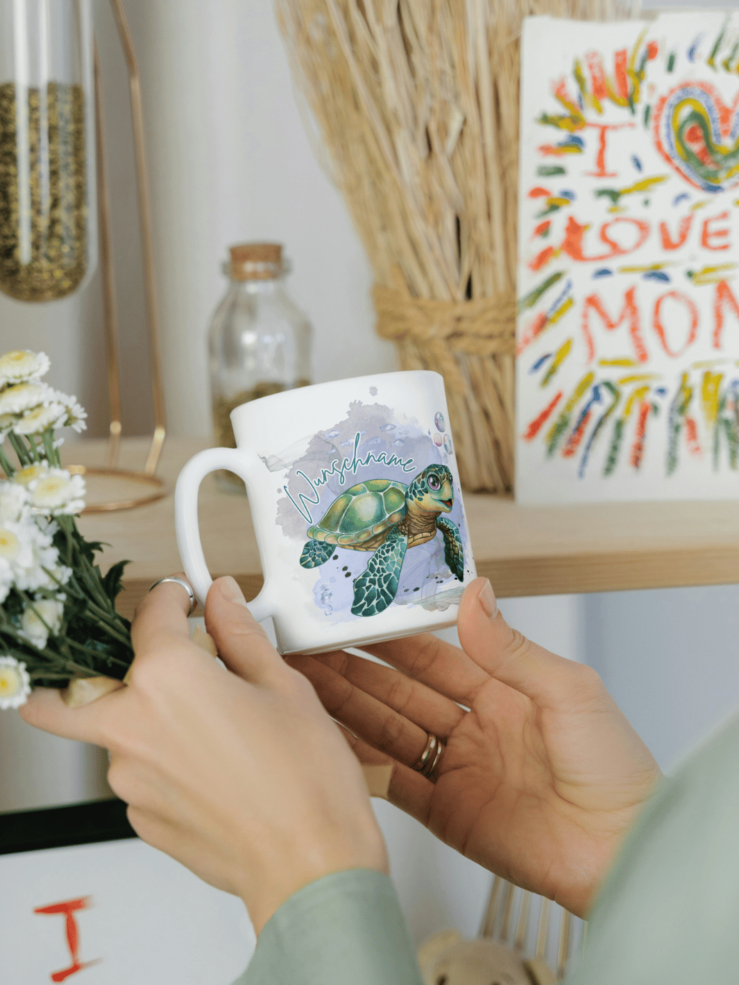 Personalisierbare Keramiktasse mit Schildkröten-Motiv, handgefertigt in Deutschland, individuelles Geschenk für Freundin, nachhaltige Tasse für Kaffee oder Tee, liebevoll gestaltetes Motiv, personalisierbar mit Name“