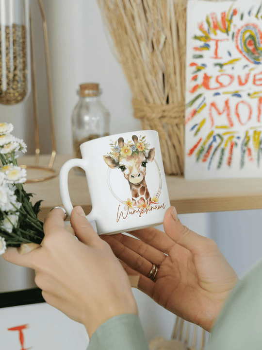Personalisierbare Keramiktassen, handgefertigt in Deutschland, individuelles Geschenk für Freundin, nachhaltige Tasse für Kaffee oder Tee, liebevoll gestaltetes Motiv, personalisierbar mit Name