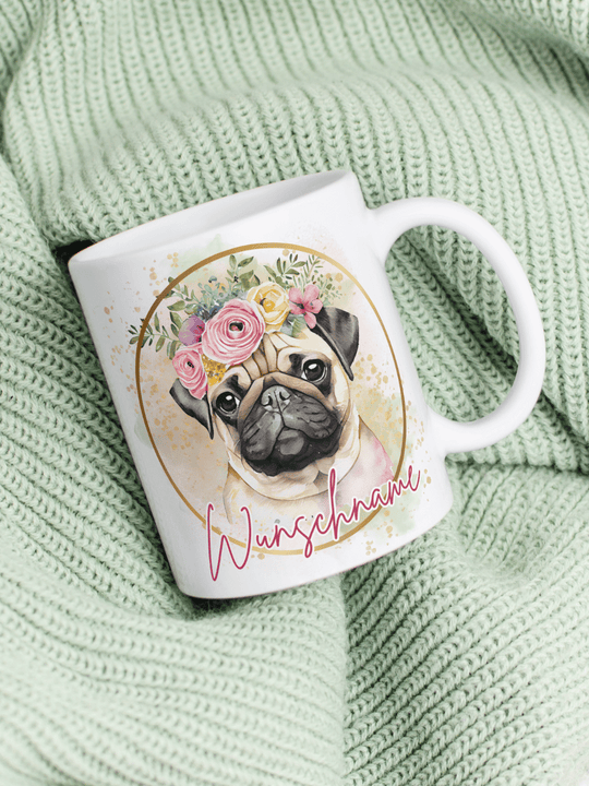Motiv Mops (Hund) - Personalisierbare Keramiktassen, handgefertigt in Deutschland, individuelles Geschenk für Freundin, nachhaltige Tasse für Kaffee oder Tee, liebevoll gestaltetes Motiv, personalisierbar mit Name