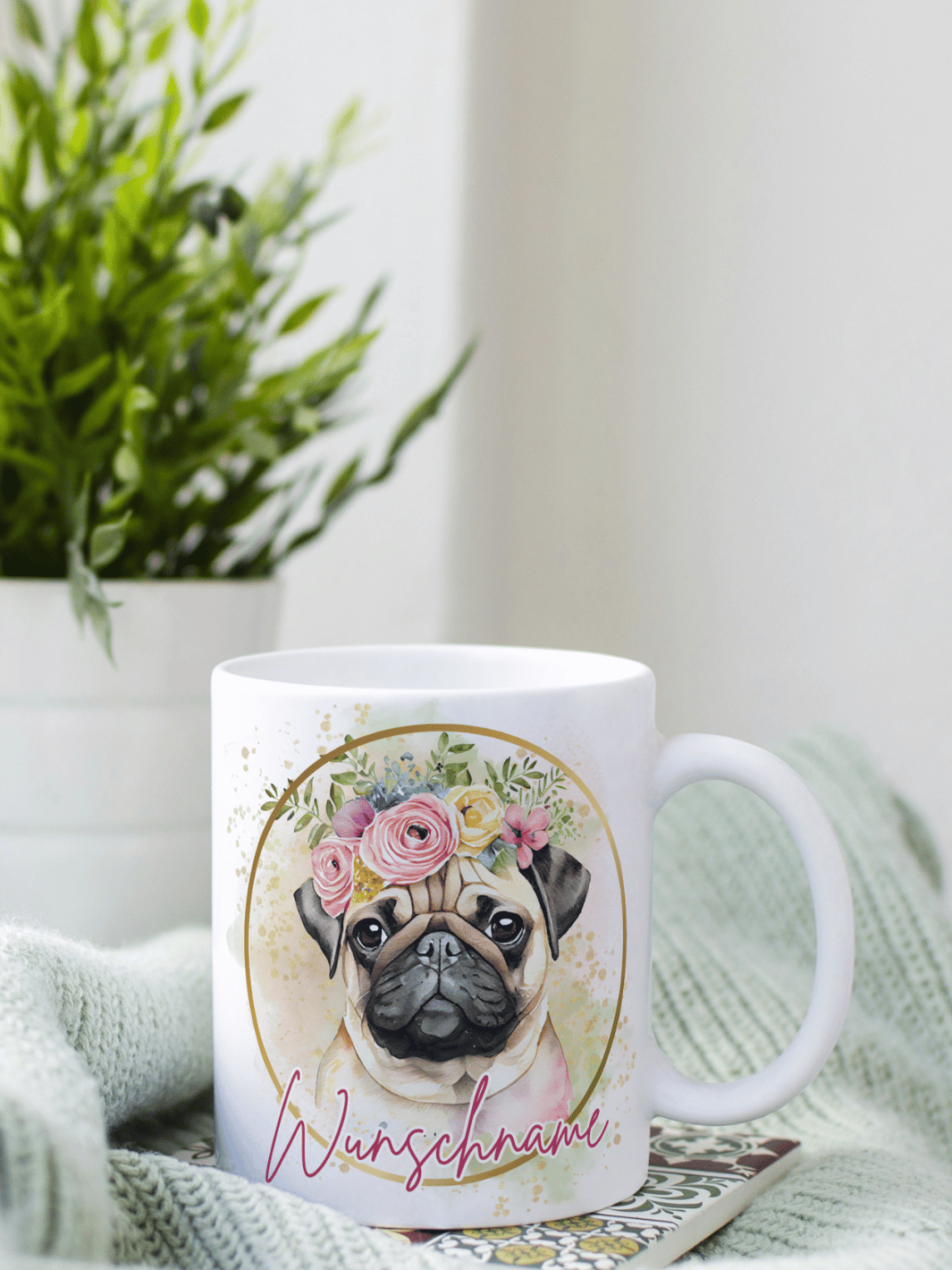 Motiv Mops (Hund) - Personalisierbare Keramiktassen, handgefertigt in Deutschland, individuelles Geschenk für Freundin, nachhaltige Tasse für Kaffee oder Tee, liebevoll gestaltetes Motiv, personalisierbar mit Name