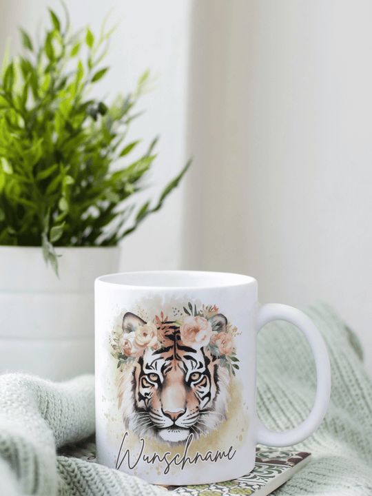Motiv Tiger - Personalisierbare Keramiktassen, handgefertigt in Deutschland, individuelles Geschenk für Freundin, nachhaltige Tasse für Kaffee oder Tee, liebevoll gestaltetes Motiv, personalisierbar mit Name