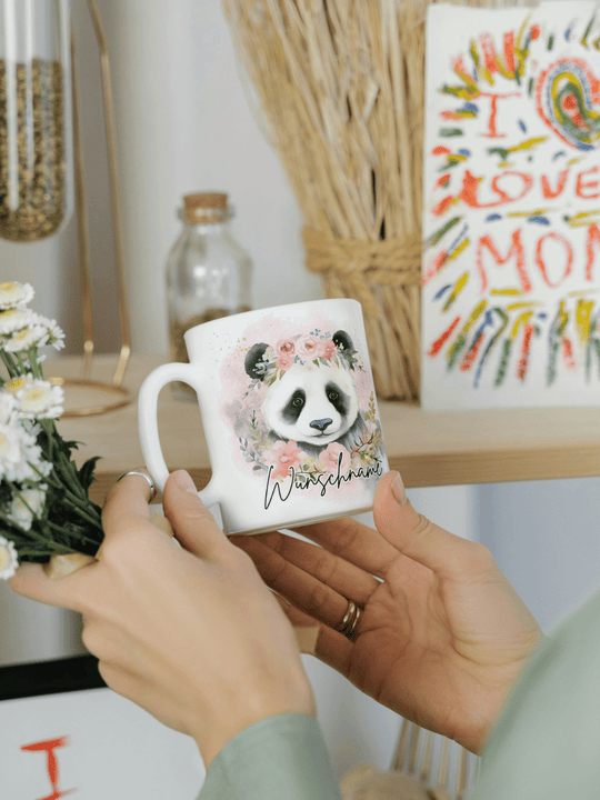Motiv Panda - Personalisierbare Keramiktassen, handgefertigt in Deutschland, individuelles Geschenk für Freundin, nachhaltige Tasse für Kaffee oder Tee, liebevoll gestaltetes Motiv, personalisierbar mit Name