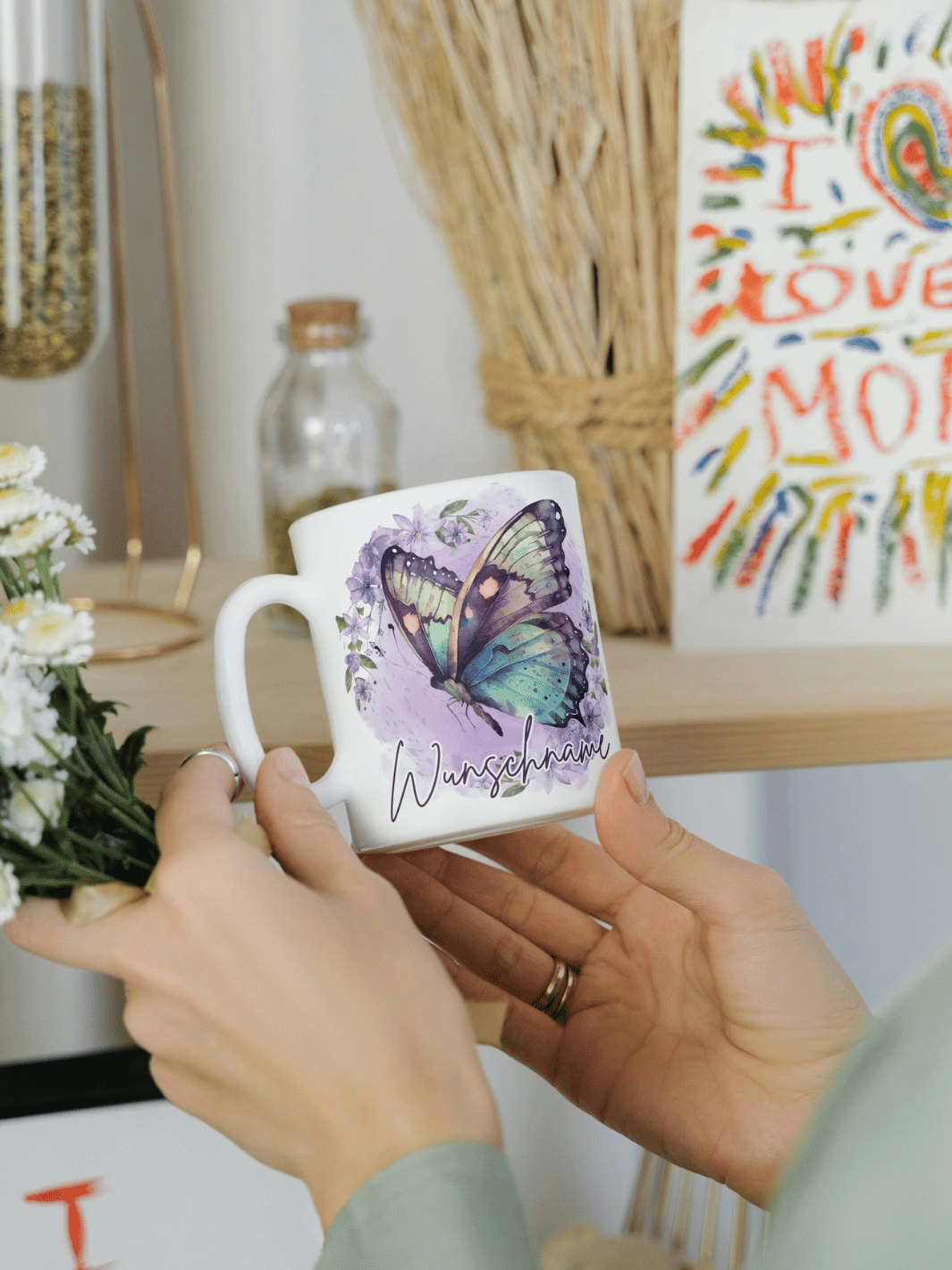 Motiv Schmetterling - Personalisierbare Keramiktassen, handgefertigt in Deutschland, individuelles Geschenk für Freundin, nachhaltige Tasse für Kaffee oder Tee, liebevoll gestaltetes Motiv, personalisierbar mit Name
