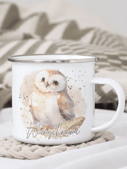 handgemachter, personalisierter Emaillebecher silber mit Motiv "Eule" links vom Henkel  - ideales Geschenk für Frauen